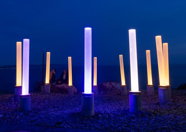 (260305) -- TORONTO, March 5, 2026 (Xinhua) -- A light art installation is seen during the "Lumiere: The Art of Light" exhibition in Toronto, Canada, on March 4, 2026. The annual outdoor light exhibition is held here from Feb. 16 to March 27. (Photo by Zou Zheng/Xinhua)