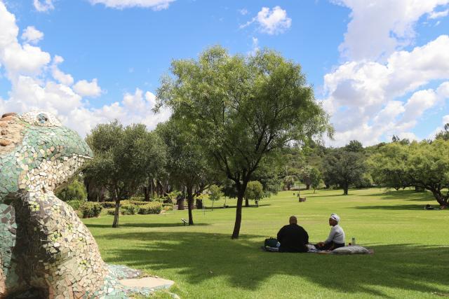 (260305) -- BLOEMFONTEIN, March 5, 2026 (Xinhua) -- People relax on a lawn in Bloemfontein, South Africa's judicial capital, on March 4, 2026. (Xinhua/Chen Wei)