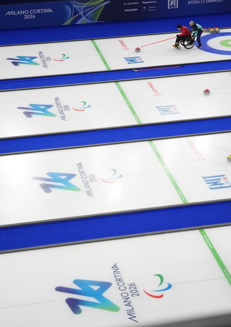 (260305) -- CORTINA D'AMPEZZO, March 5, 2026 (Xinhua) -- Yang Jinqiao of China competes during the wheelchair curling mixed doubles round robin session 2 match between China and Latvia at the Milan-Cortina 2026 Paralympic Winter Games in Cortina D'ampezzo, Italy, March 5, 2026. (Xinhua/Hou Zhaokang)