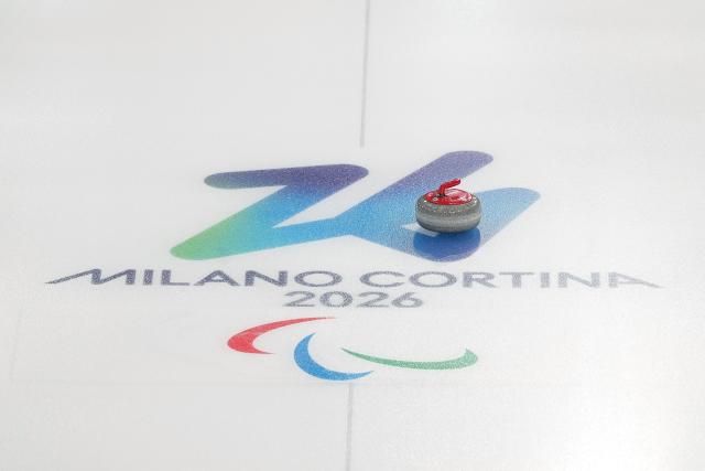 (260305) -- CORTINA D'AMPEZZO, March 5, 2026 (Xinhua) -- A curling stone is seen during the wheelchair curling mixed doubles round robin session 2 match between China and Latvia at the Milan-Cortina 2026 Paralympic Winter Games in Cortina D'ampezzo, Italy, March 5, 2026. (Xinhua/Hou Zhaokang)