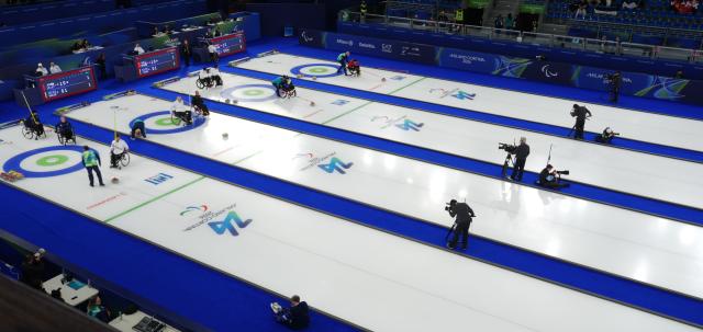 (260305) -- CORTINA D'AMPEZZO, March 5, 2026 (Xinhua) -- Players compete during the wheelchair curling mixed doubles round robin session 2 match between China and Latvia at the Milan-Cortina 2026 Paralympic Winter Games in Cortina D'ampezzo, Italy, March 5, 2026. (Xinhua/Cai Yang)