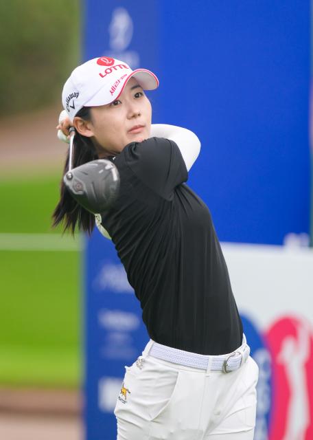 (260305) -- LINGSHUI, March 5, 2026 (Xinhua) -- Hwang Youmin of South Korea plays a shot during the first round of the Blue Bay LPGA golf tournament in Lingshui, south China's Hainan Province, March 5, 2026. (Xinhua/Yang Guanyu)