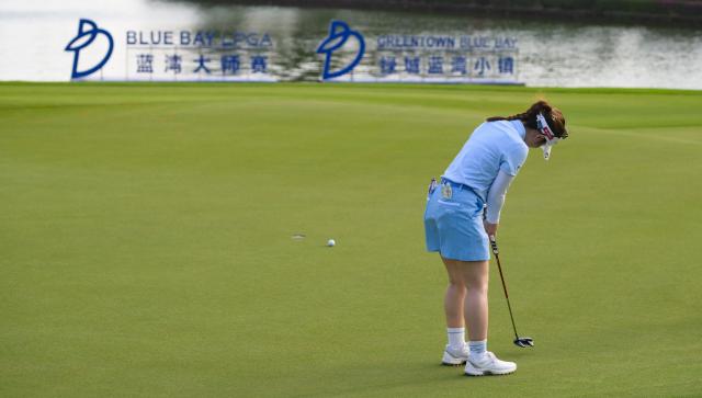 (260305) -- LINGSHUI, March 5, 2026 (Xinhua) -- Yuna Nishimura of Japan plays a shot during the first round of the Blue Bay LPGA golf tournament in Lingshui, south China's Hainan Province, March 5, 2026. (Xinhua/Yang Guanyu)