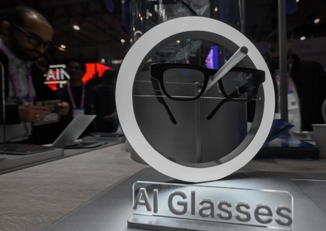 (260305) -- BARCELONA, March 5, 2026 (Xinhua) -- A pair of AI glasses from China's iFLYTEK is on display during the 2026 Mobile World Congress (MWC) in Barcelona, Spain, March 5, 2026. The 2026 MWC concluded here on Thursday. (Xinhua/Cheng Min)