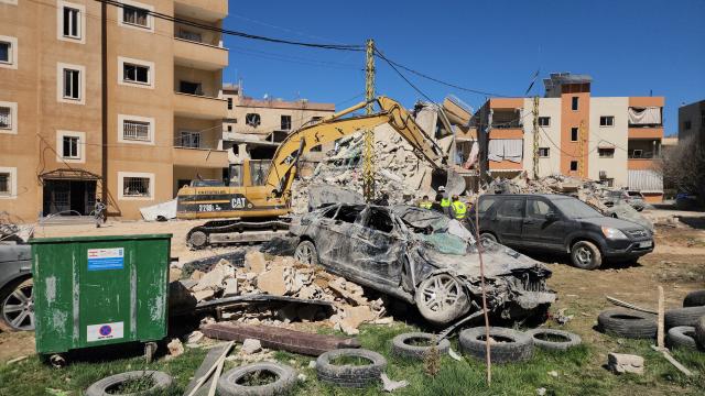 (260305) -- BAALBEK, March 5, 2026 (Xinhua) -- Civil Defense personnel work near ruins of a building destroyed in an Israeli airstrike in Baalbek, eastern Lebanon on March 5, 2026. The death toll from Israeli attacks in Lebanon since early Monday has risen to 102, with 638 others wounded, Lebanon's authorities said Thursday. (Photo by Taher Abu Hamdan/Xinhua)
