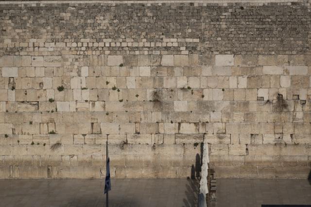 (260305) -- JERUSALEM, March 5, 2026 (Xinhua) -- Photo taken on March 5, 2026 shows the empty Western Wall plaza in Jerusalem's Old City. Israeli police tighten security across Jerusalem's Old City, closing the Western Wall and its plaza amid persisting regional tensions. (Xinhua/Chen Junqing)
