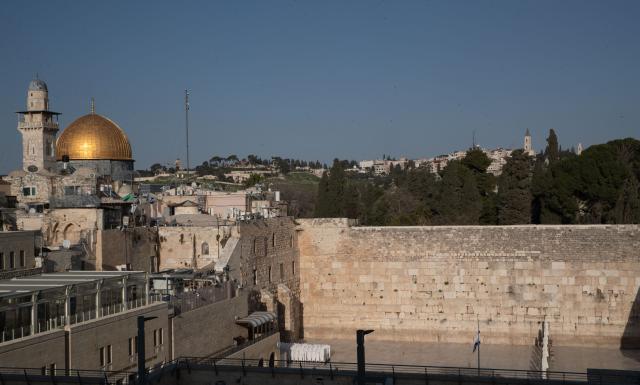 (260305) -- JERUSALEM, March 5, 2026 (Xinhua) -- Photo taken on March 5, 2026 shows the empty Western Wall plaza in Jerusalem's Old City. Israeli police tighten security across Jerusalem's Old City, closing the Western Wall and its plaza amid persisting regional tensions. (Xinhua/Chen Junqing)