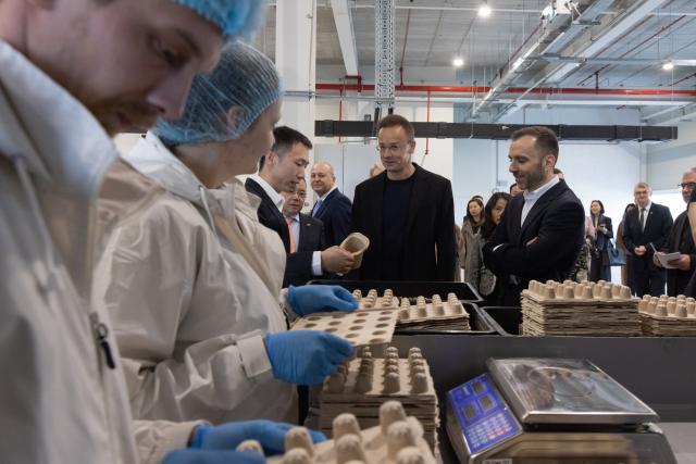 (260306) -- KAPUVAR, March 6, 2026 (Xinhua) -- Hungarian Minister of Foreign Affairs and Trade Peter Szijjarto (2nd R) visits the second phase of Chinese technology company Intretech's manufacturing facility in Kapuvar, Hungary, March 5, 2026. TO GO WITH "Chinese investments crucial to Hungary's economy: Hungarian FM " (Photo by Attila Volgyi/Xinhua)