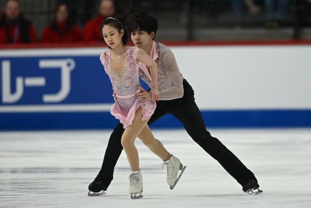 (260306) -- TALLINN, March 6, 2026 (Xinhua) -- Chen Yuxuan (L)/Dong Yinbo of China compete during the free skating of the pairs at the ISU Figure Skating Junior World Championships in Tallinn, Estonia, March 5, 2026. (Photo by Sergei Stepanov/Xinhua)