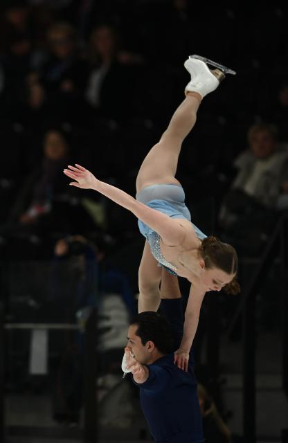 (260306) -- TALLINN, March 6, 2026 (Xinhua) -- Ava Kemp (Top)/Yohnatan Elizarov of Canada compete during the free skating of the pairs at the ISU Figure Skating Junior World Championships in Tallinn, Estonia, March 5, 2026. (Photo by Sergei Stepanov/Xinhua)