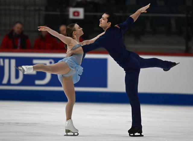 (260306) -- TALLINN, March 6, 2026 (Xinhua) -- Ava Kemp (L)/Yohnatan Elizarov of Canada compete during the free skating of the pairs at the ISU Figure Skating Junior World Championships in Tallinn, Estonia, March 5, 2026. (Photo by Sergei Stepanov/Xinhua)