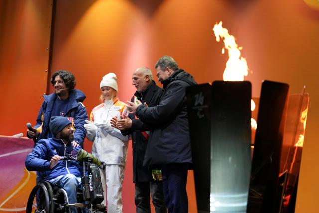 (260306) -- PADUA, March 6, 2026 (Xinhua) -- Invited guests attend the Milan-Cortina 2026 Paralympic Winter Games Torch Relay in Padua, Italy, March 5, 2025. (Xinhua/Li Jing)