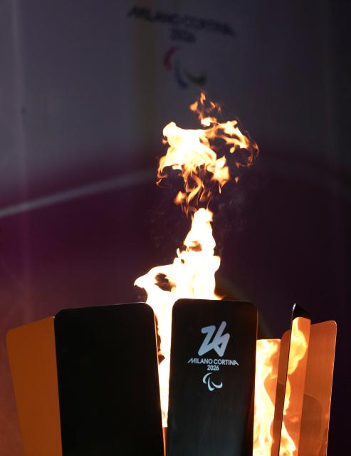(260306) -- PADUA, March 6, 2026 (Xinhua) -- This photo taken on March 5, 2025 shows a litten cauldron during the Milan-Cortina 2026 Paralympic Winter Games Torch Relay in Padua, Italy. (Xinhua/Li Jing)