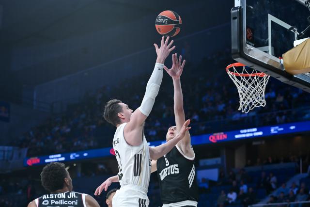(260306) -- MADRID, March 6, 2026 (Xinhua) -- Real Madrid's Mario Hezonja (top L) vies with Virtus Bologna's Allen Smailagic during the Euroleague basketball match between Real Madrid and Virtus Bologna in Madrid, Spain, on March 5, 2026. (Photo by Gustavo Valiente/Xinhua)