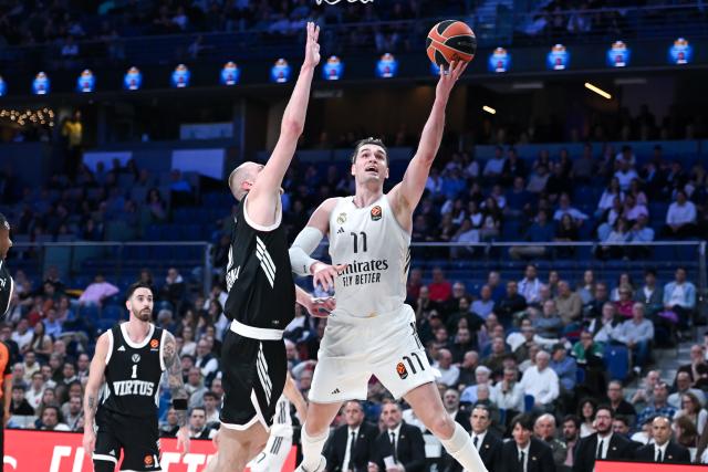 (260306) -- MADRID, March 6, 2026 (Xinhua) -- Real Madrid's Mario Hezonja (R) goes for a layup during the Euroleague basketball match between Real Madrid and Virtus Bologna in Madrid, Spain, on March 5, 2026. (Photo by Gustavo Valiente/Xinhua)