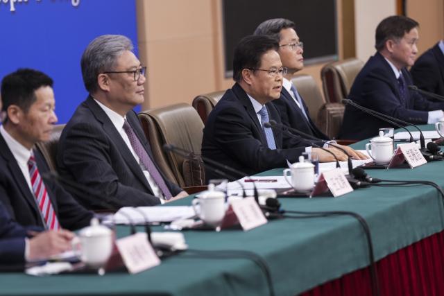 (260306) -- BEIJING, March 6, 2026 (Xinhua) -- A press conference for the fourth session of the 14th National People's Congress (NPC) on economy is held in Beijing, capital of China, March 6, 2026. (Xinhua/Wang Xi)