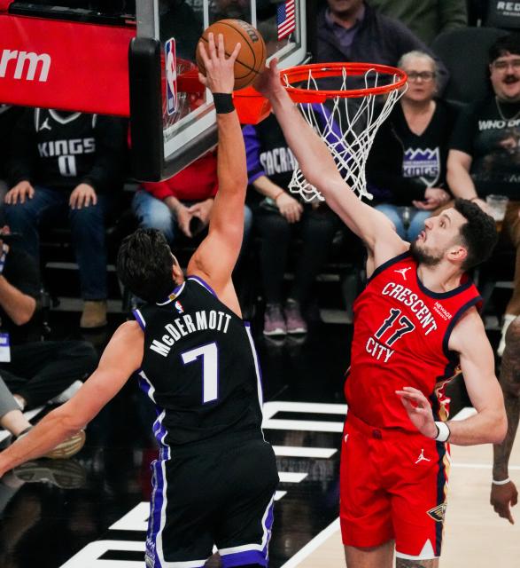 (260306) -- SACRAMENTO, March 6, 2026 (Xinhua) -- Karlo Matkovic (R) of New Orleans Pelicans blockes Doug McDermott of Sacramento Kings during the 2025-2026 NBA regular season basketball game between New Orleans Pelicans and Sacramento Kings in Sacramento, the United States, March 5, 2026. (Photo by Sun Yuxuan/Xinhua)