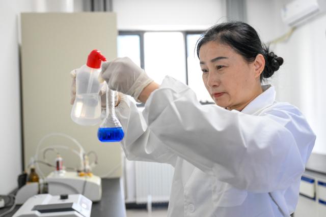 (260306) -- MANAS, March 6, 2026 (Xinhua) -- An employee conducts an experiment at a fertilizer company in Manas County of Changji Hui Autonomous Prefecture, northwest China's Xinjiang Uygur Autonomous Region, on March 5, 2026. Agricultural supply manufacturers in Xinjiang are working at full capacity to fulfill orders and ensure a steady flow of fertilizers and materials for spring farming.
   Ample farm supplies and improved field management, together with the use of drones, provide strong support for a smooth start of another round of spring sowing, which is key to achieving higher grain output and increased local farmer incomes. (Xinhua/Ding Lei)