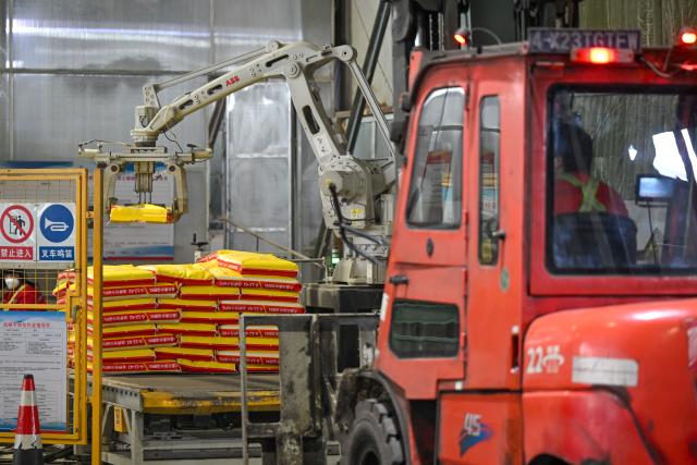 (260306) -- MANAS, March 6, 2026 (Xinhua) -- An automatic palletizing robot works on the production line at a fertilizer company in Manas County of Changji Hui Autonomous Prefecture, northwest China's Xinjiang Uygur Autonomous Region, on March 4, 2026. Agricultural supply manufacturers in Xinjiang are working at full capacity to fulfill orders and ensure a steady flow of fertilizers and materials for spring farming.
   Ample farm supplies and improved field management, together with the use of drones, provide strong support for a smooth start of another round of spring sowing, which is key to achieving higher grain output and increased local farmer incomes. (Xinhua/Ding Lei)