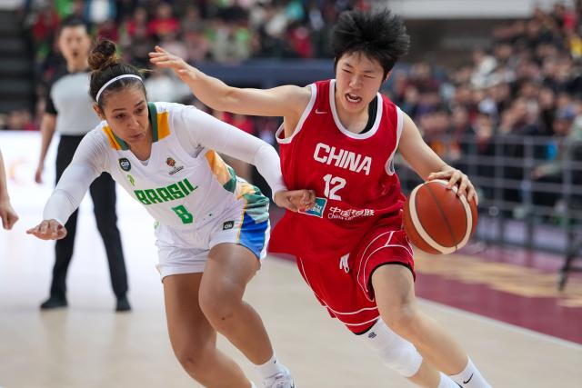(260306) -- CHANGSHA, March 6, 2026 (Xinhua) -- Taina Mayara Da Paixao (L) of Brazil defends Chen Yujie of China during a warm up match between China and Brazil in preparation for the 2026 FIBA Women's Basketball World Cup qualifiers in Changsha, central China's Hunan Province, on March 6, 2026. (Xinhua/Xue Yuge)
