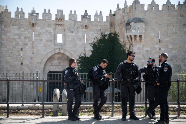 (260306) -- JERUSALEM, March 6, 2026 (Xinhua) -- Israeli police implement extensive security measures and close the Damascus Gate leading to the Al-Aqsa Mosque compound in Jerusalem's Old City, March 6, 2026. (Xinhua/Chen Junqing)