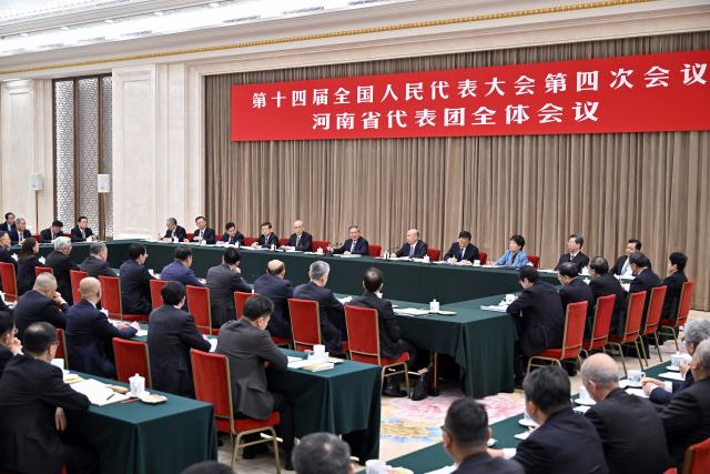 (260306) -- BEIJING, March 6, 2026 (Xinhua) -- Li Qiang, a member of the Standing Committee of the Political Bureau of the Communist Party of China Central Committee and Chinese premier, joins National People's Congress (NPC) deputies from Henan Province in a group deliberation at the fourth session of the 14th NPC in Beijing, capital of China, March 6, 2026. (Xinhua/Yin Bogu)