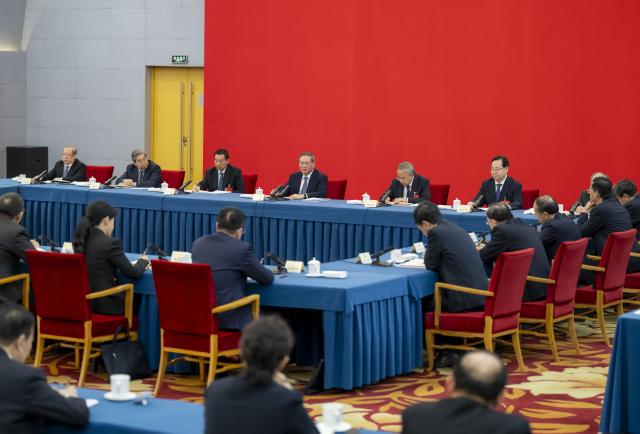 (260306) -- BEIJING, March 6, 2026 (Xinhua) -- Li Qiang, a member of the Standing Committee of the Political Bureau of the Communist Party of China Central Committee and Chinese premier, takes part in a joint group meeting of political advisors from the sectors of economics and agriculture at the fourth session of the 14th National Committee of the Chinese People's Political Consultative Conference (CPPCC) in Beijing, capital of China, March 6, 2026. (Xinhua/Zhai Jianlan)