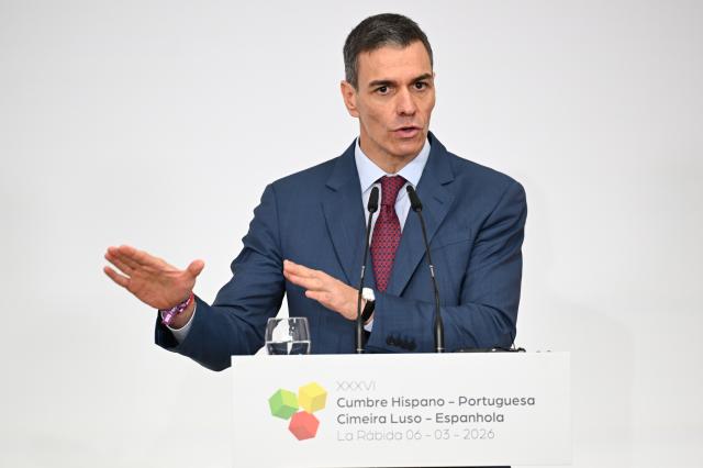 (260306) -- MADRID, March 6, 2026 (Xinhua) -- Spanish Prime Minster Pedro Sanchez speaks during a press conference following the Spain-Portugal summit in La Rabida, Huelva, Spain, March 6, 2026. Spanish Prime Minster Pedro Sanchez said on Friday that the U.S.-Israeli military action against Iran is an "extraordinary mistake" and rejected criticism from U.S. President Donald Trump for Spain's refusal to allow the U.S. to use its bases in the country in the ongoing aerial assault. (La Moncloa/Handout via Xinhua)
