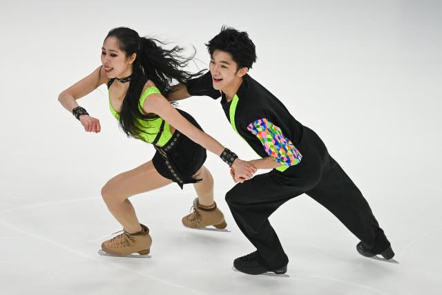 (260307) -- TALLINN, March 7, 2026 (Xinhua) -- Yin Shanjie (L)/Yang Shirui of China compete during the ice dance rhythm dance at the ISU Figure Skating Junior World Championships in Tallinn, Estonia, March 6, 2026. (Photo by Sergei Stepanov/Xinhua)
