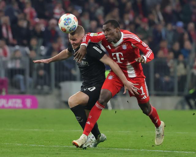 (260307) -- MUNICH, March 7, 2026 (Xinhua) -- Nicolas Jackson (R) of FC Bayern Munich vies with Nico Elvedi of Borussia Moenchengladbach during the German first division Bundesliga football match between FC Bayern Munich and Borussia Moenchengladbach in Munich, Germany, March 6, 2026. (Photo by Philippe Ruiz/Xinhua)
