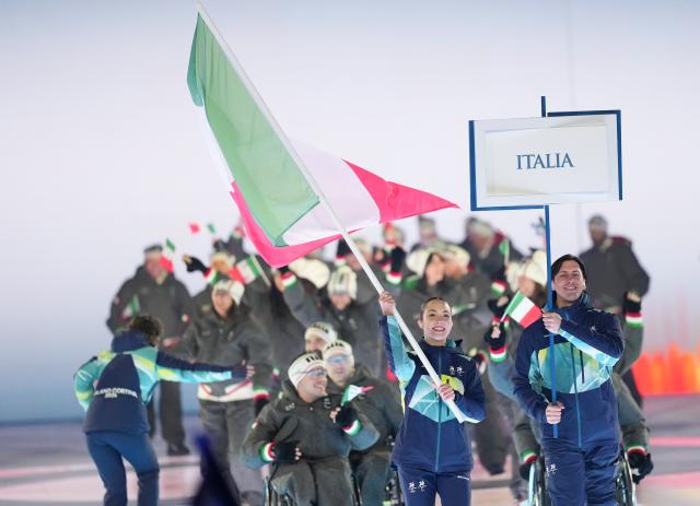 (260307) -- VERONA, March 7, 2026 (Xinhua) -- Members of the delegation of Italy parade during the opening ceremony of Milan-Cortina 2026 Paralympic Winter Games at Verona Olympic Arena in Verona, Italy, March 6, 2026. (Xinhua/Li Jing)