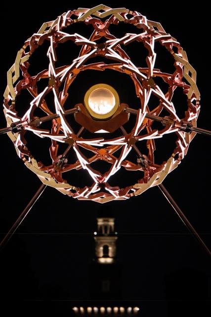 (260307) -- MILAN, March 7, 2026 (Xinhua) -- The cauldron of the Milan-Cortina 2026 Paralympic Winter Games is ignited at Arco della Pace in Milan, Italy, March 6, 2025. (Xinhua)