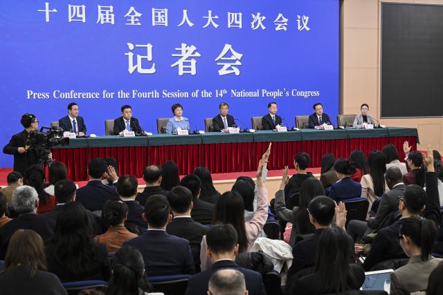 (260307) -- BEIJING, March 7, 2026 (Xinhua) -- Journalists raise hands to ask questions at a press conference for the fourth session of the 14th National People's Congress (NPC) on people's livelihood in Beijing, capital of China, March 7, 2026. (Xinhua/Cao Yiming)