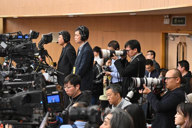 (260307) -- BEIJING, March 7, 2026 (Xinhua) -- Journalists work at a press conference for the fourth session of the 14th National People's Congress (NPC) on people's livelihood in Beijing, capital of China, March 7, 2026. (Xinhua/Li Xin)