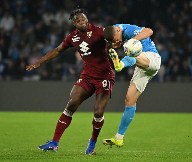 (260307) -- NAPLES, March 7, 2026 (Xinhua) -- Napoli's Alessandro Buongiorno (R) vies with Torino's Duvan Zapata during a Serie A football match between Napoli and Torino in Naples, Italy, March 6, 2026. (Photo by Alberto Lingria/Xinhua)