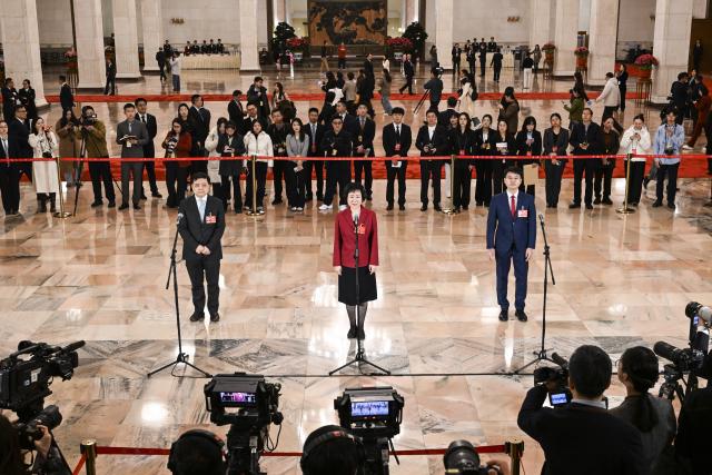 (260307) -- BEIJING, March 7, 2026 (Xinhua) -- Members of the 14th National Committee of the Chinese People's Political Consultative Conference (CPPCC) attend a group interview ahead of the second plenary meeting of the fourth session of the 14th CPPCC National Committee at the Great Hall of the People in Beijing, capital of China, March 7, 2026. (Xinhua/Cao Yiming)