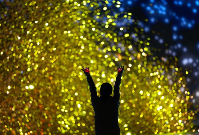 (260307) -- VERONA, March 7, 2026 (Xinhua) -- An actor performs during the opening ceremony of Milan-Cortina 2026 Paralympic Winter Games at Verona Olympic Arena in Verona, Italy, March 6, 2026. (Xinhua/Li Jing)