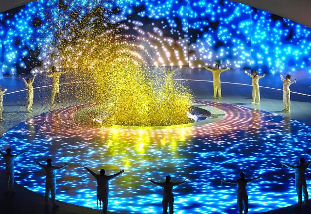 (260307) -- VERONA, March 7, 2026 (Xinhua) -- Actors perform during the opening ceremony of Milan-Cortina 2026 Paralympic Winter Games at Verona Olympic Arena in Verona, Italy, March 6, 2026. (Xinhua/Cai Yang)