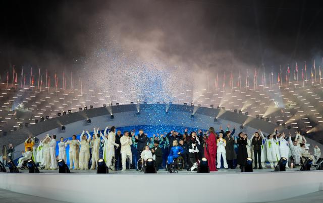 (260307) -- VERONA, March 7, 2026 (Xinhua) -- Actors perform during the opening ceremony of Milan-Cortina 2026 Paralympic Winter Games at Verona Olympic Arena in Verona, Italy, March 6, 2026. (Xinhua/Li Jing)