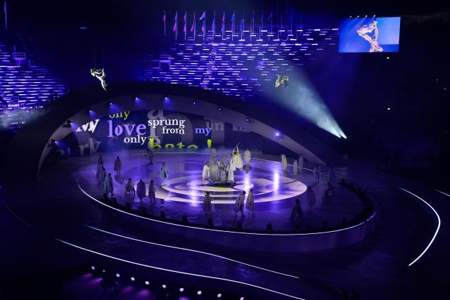 (260307) -- VERONA, March 7, 2026 (Xinhua) -- Actors perform during the opening ceremony of Milan-Cortina 2026 Paralympic Winter Games at Verona Olympic Arena in Verona, Italy, March 6, 2026. (Xinhua/Lian Yi)