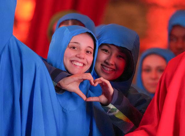 (260307) -- VERONA, March 7, 2026 (Xinhua) -- Performers react during the opening ceremony of Milan-Cortina 2026 Paralympic Winter Games at Verona Olympic Arena in Verona, Italy, March 6, 2026. (Xinhua/Li Jing)