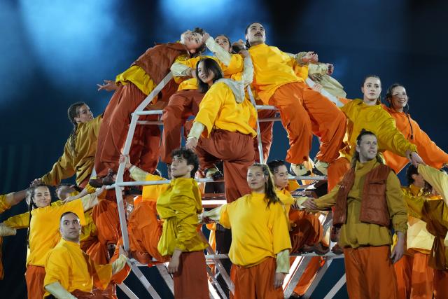 (260307) -- VERONA, March 7, 2026 (Xinhua) -- Actors perform during the opening ceremony of Milan-Cortina 2026 Paralympic Winter Games at Verona Olympic Arena in Verona, Italy, March 6, 2026. (Xinhua/Li Jing)