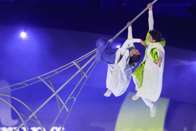 (260307) -- VERONA, March 7, 2026 (Xinhua) -- Actors perform during the opening ceremony of Milan-Cortina 2026 Paralympic Winter Games at Verona Olympic Arena in Verona, Italy, March 6, 2026. (Xinhua/Li Jing)