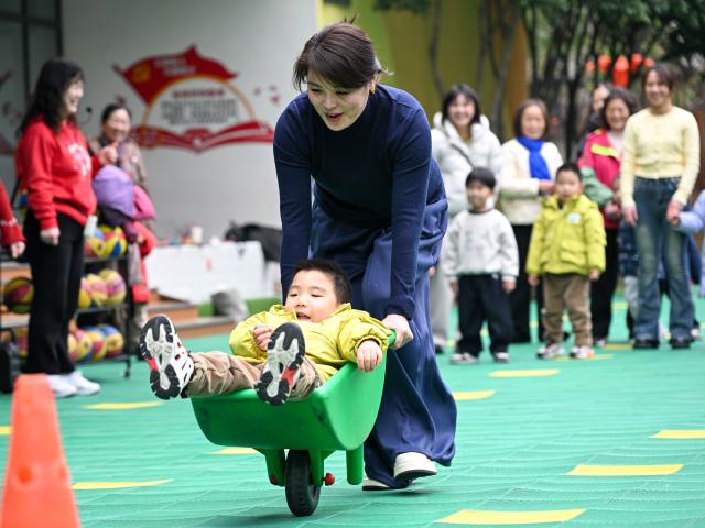 (260307) -- BEIJING, March 7, 2026 (Xinhua) -- A mother participates in a fun game with her child during an activity celebrating International Women's Day at a kindergarten in Nanjing, east China's Jiangsu Province, March 6, 2026. Various events were held across China recently to mark International Women's Day. (Photo by Fang Dongxu/Xinhua)