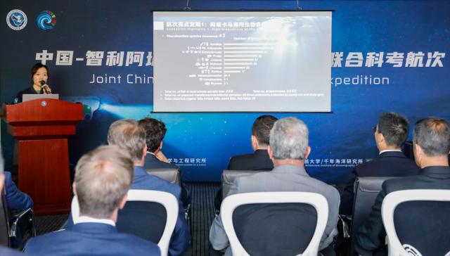 (260307) -- VALPARAISO, March 7, 2026 (Xinhua) -- Du Mengran, co-chief scientist of the joint research expedition, speaks during a closing reception of the Joint China-Chile Atacama Trench Expedition onboard the research vessel Tansuo-1 at the port of Valparaiso, Chile, March 5, 2026. The closing reception of the Joint China-Chile Atacama Trench Expedition was held here on Thursday. (Xinhua/Zhou Jiayi)