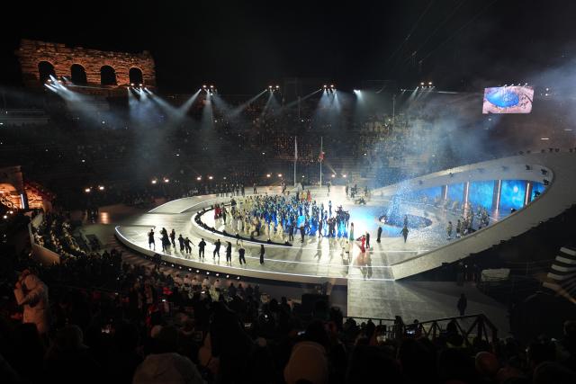 (260307) -- VERONA, March 7, 2026 (Xinhua) -- Actors perform during the opening ceremony of Milan-Cortina 2026 Paralympic Winter Games at Verona Olympic Arena in Verona, Italy, March 6, 2026. (Xinhua/Hou Jun)