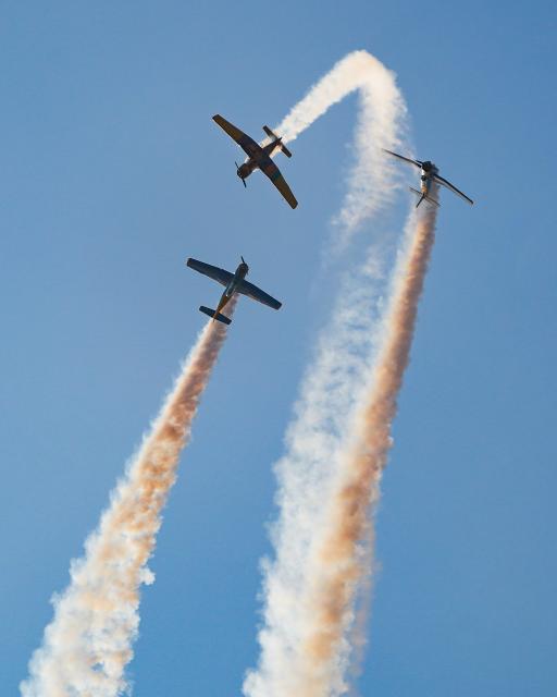 (260307) -- COLOMBO, March 7, 2026 (Xinhua) -- Aircraft perform during the exhibition and air show to mark the 75th anniversary of the Sri Lanka Air Force in Colombo, Sri Lanka, on March 6, 2026. (Photo by Thilina Kaluthotage/Xinhua)