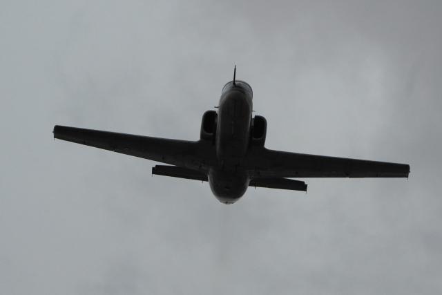 (260307) -- COLOMBO, March 7, 2026 (Xinhua) -- A plane performs during the exhibition and air show to mark the 75th anniversary of the Sri Lanka Air Force in Colombo, Sri Lanka, on March 6, 2026. (Photo by Thilina Kaluthotage/Xinhua)