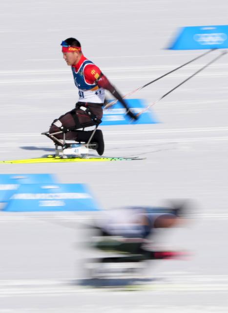 (260307) -- TESERO, March 7, 2026 (Xinhua) -- Wang Tao of China competes during the men's sprint sitting final of para biathon at the Milan-Cortina 2026 Paralympic Winter Games in Tesero, Italy, March 7, 2026. (Xinhua/Lian Zhen)