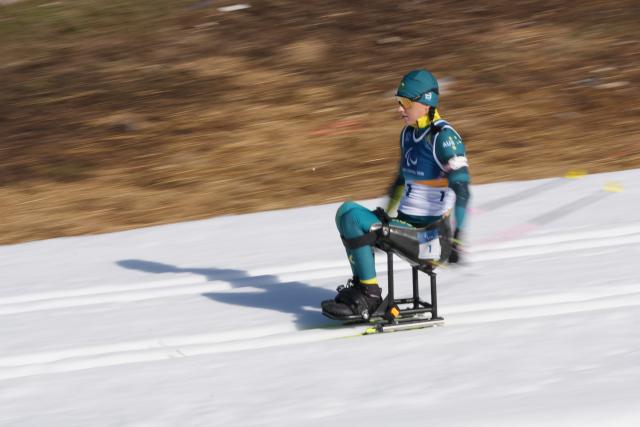 (260307) -- TESERO, March 7, 2026 (Xinhua) -- Lauren Parker of Australia competes during the women's sprint sitting final of para biathon at the Milan-Cortina 2026 Paralympic Winter Games in Tesero, Italy, March 7, 2026. (Xinhua/Lian Zhen)